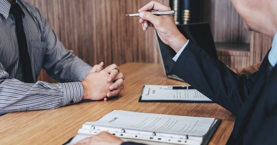 Como histórico profissional revela riscos e oportunidades em candidatos?